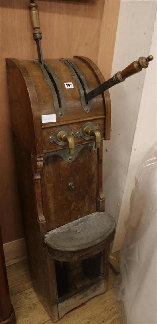 A cider pump W.32cm